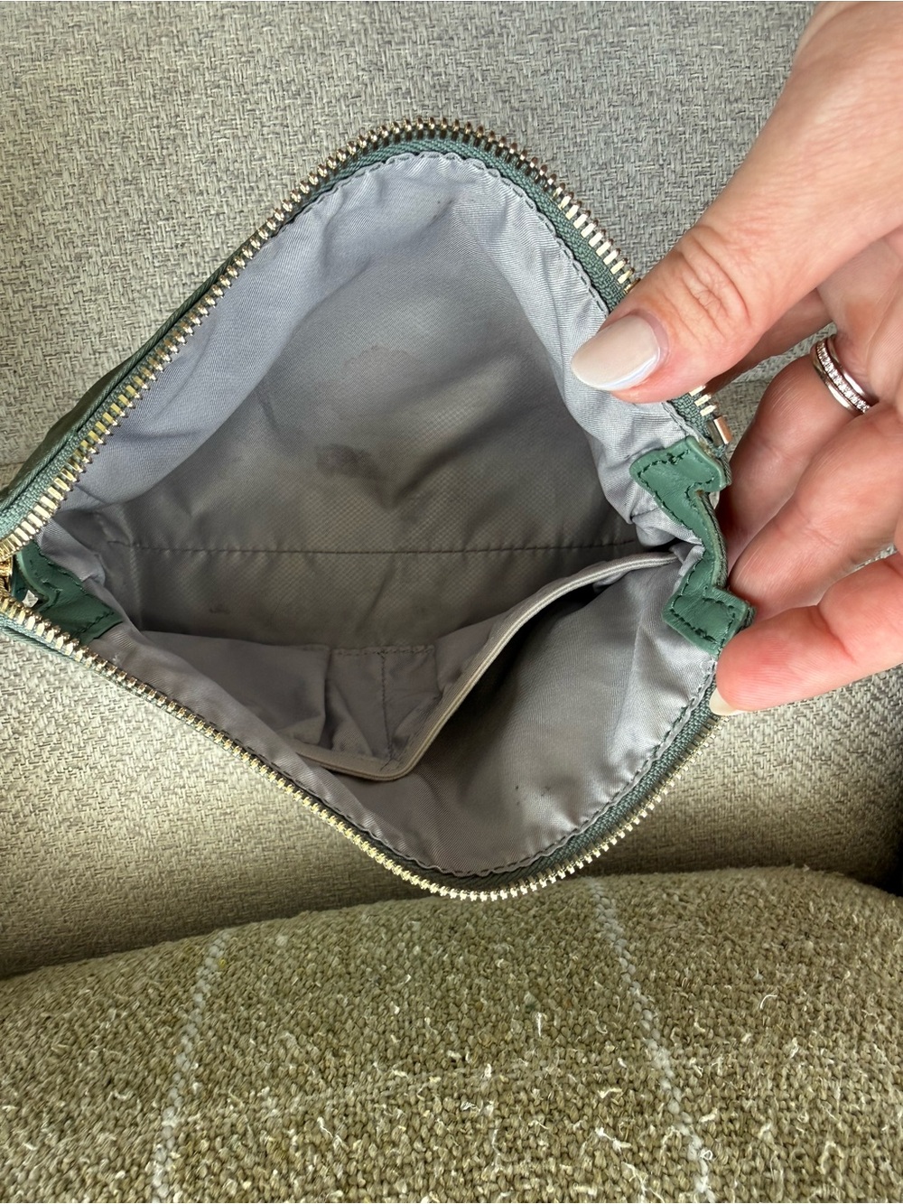 Tumi Olive Green Nylon Zip Pouch with Gold Logo - Picture 2 of 3
